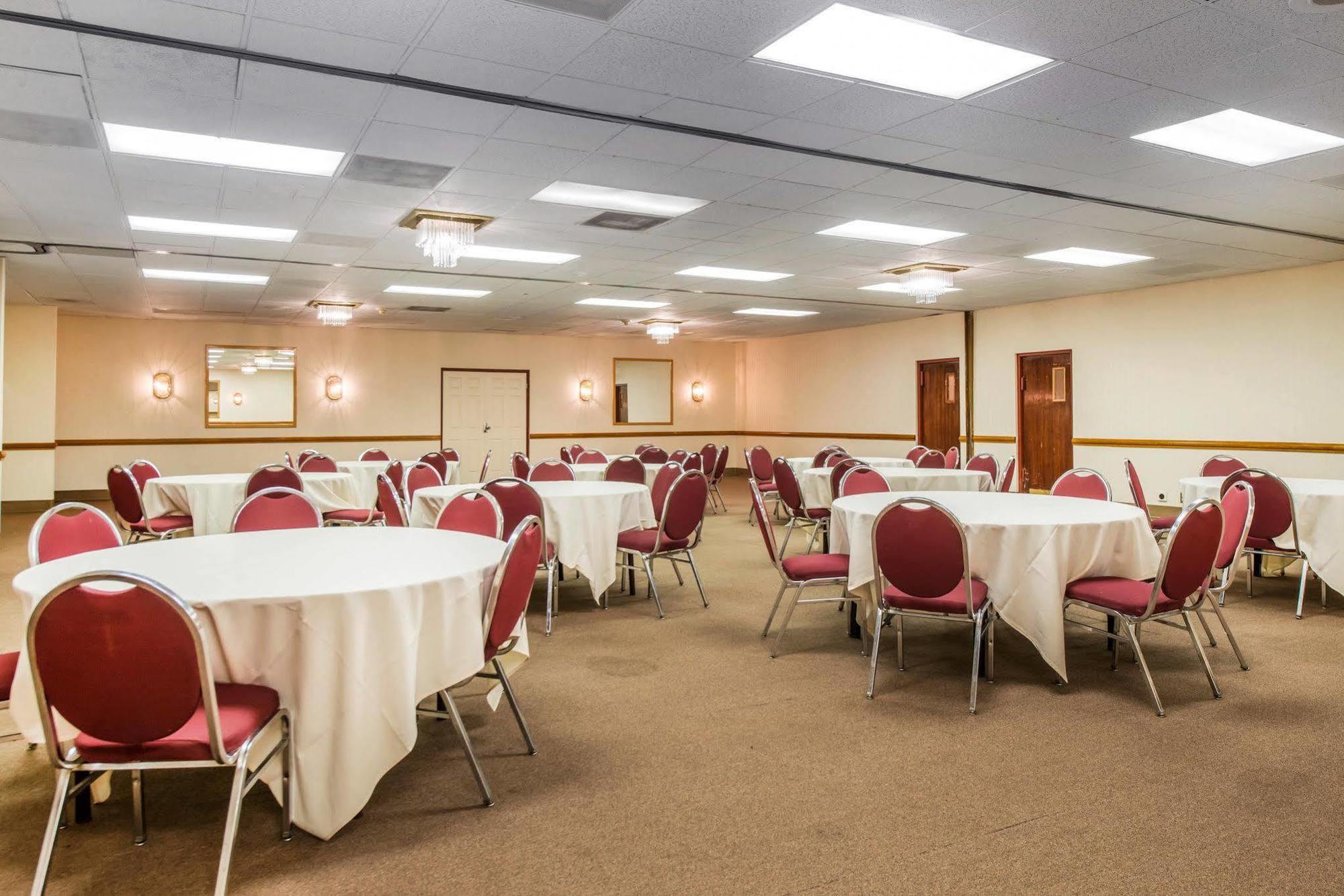 Clarion Inn&Events Center Pueblo North Exterior foto